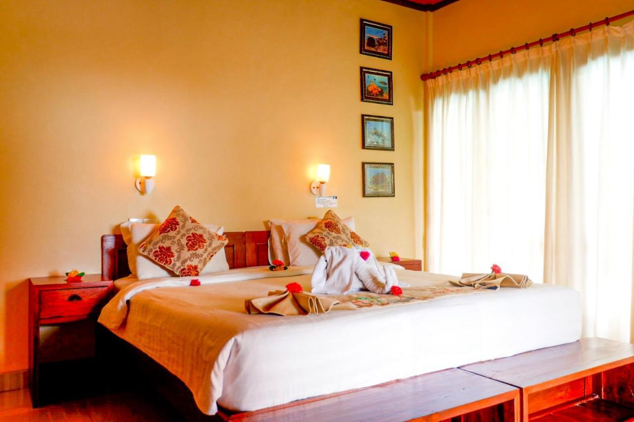Amed Cafe & Hotel Kebun Wayan エクステリア 写真